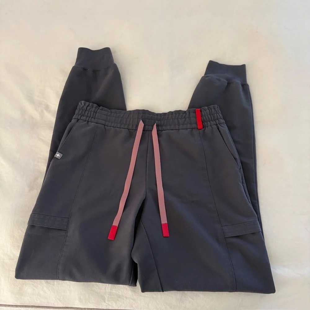 FIGS Lesage Joggers Charcoal Small Tall - Picture 7 of 10